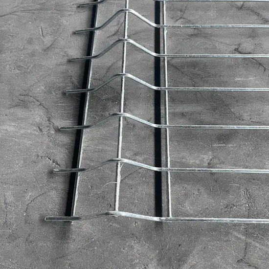 Aofu Wiremesh Temporary Yard Fence Wholesaler Strong Ability Withstand Pressure Galvanized Dipped Temporary Fence China 3D Curved Triangle Panel Fence
