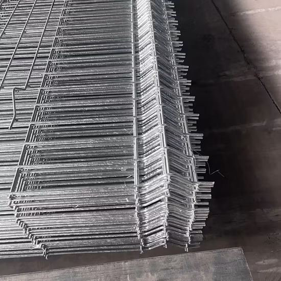 Aofu Wiremesh Temporary Yard Fence Wholesaler Strong Ability Withstand Pressure Galvanized Dipped Temporary Fence China 3D Curved Triangle Panel Fence