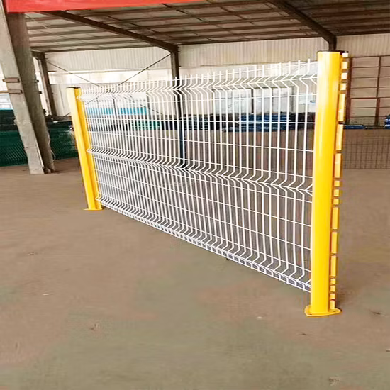 Geschweißter Drahtgeflecht-Klemmen-/Selbstverriegelungs-Fußgängerzaun für den Außenbereich. Dekorativer Metallzaun mit Lichtbogenzaun-Top-Design